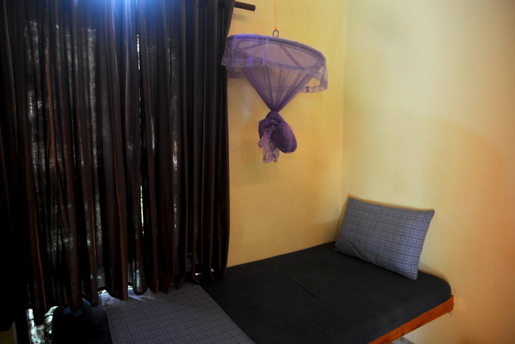 Jungle Beach Hostel Unawatuna Exterior photo